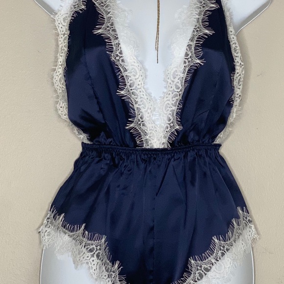 Romper - Picture 2 of 3